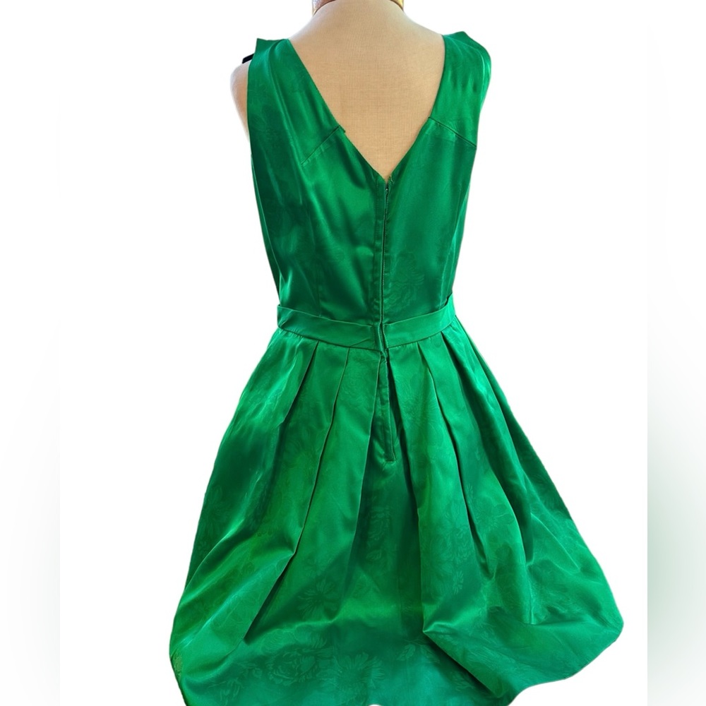 Stunning vintage cocktail dress. 1950’s-1960. Jacquard, fully lined. Wow!